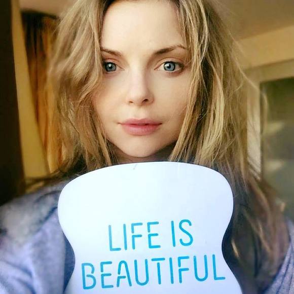 Meet your Posher, Izabella - Picture 1 of 1